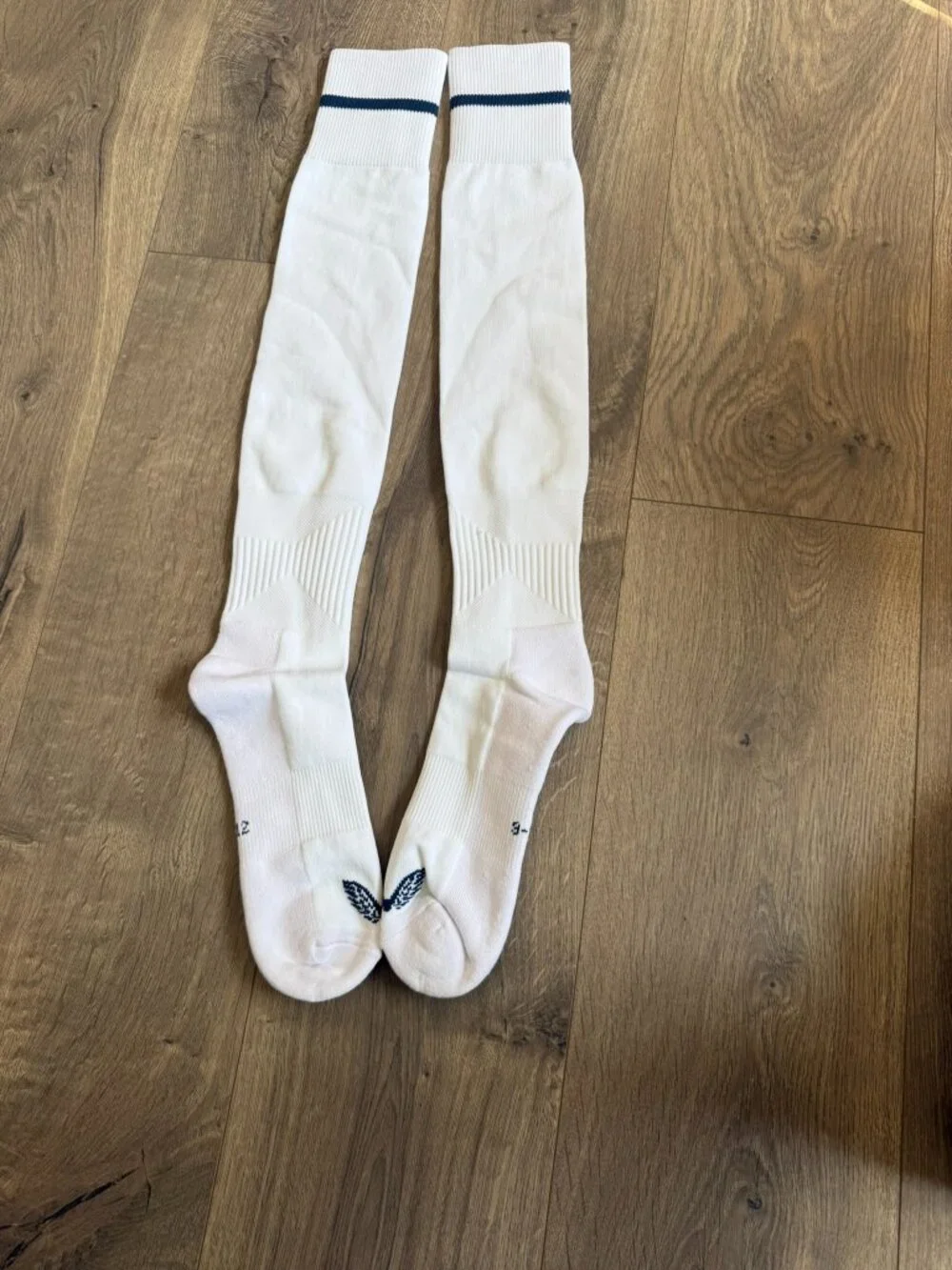 Castore White Navy Stripe Knee High Athletic Training Socks 6-9 and 9-12
